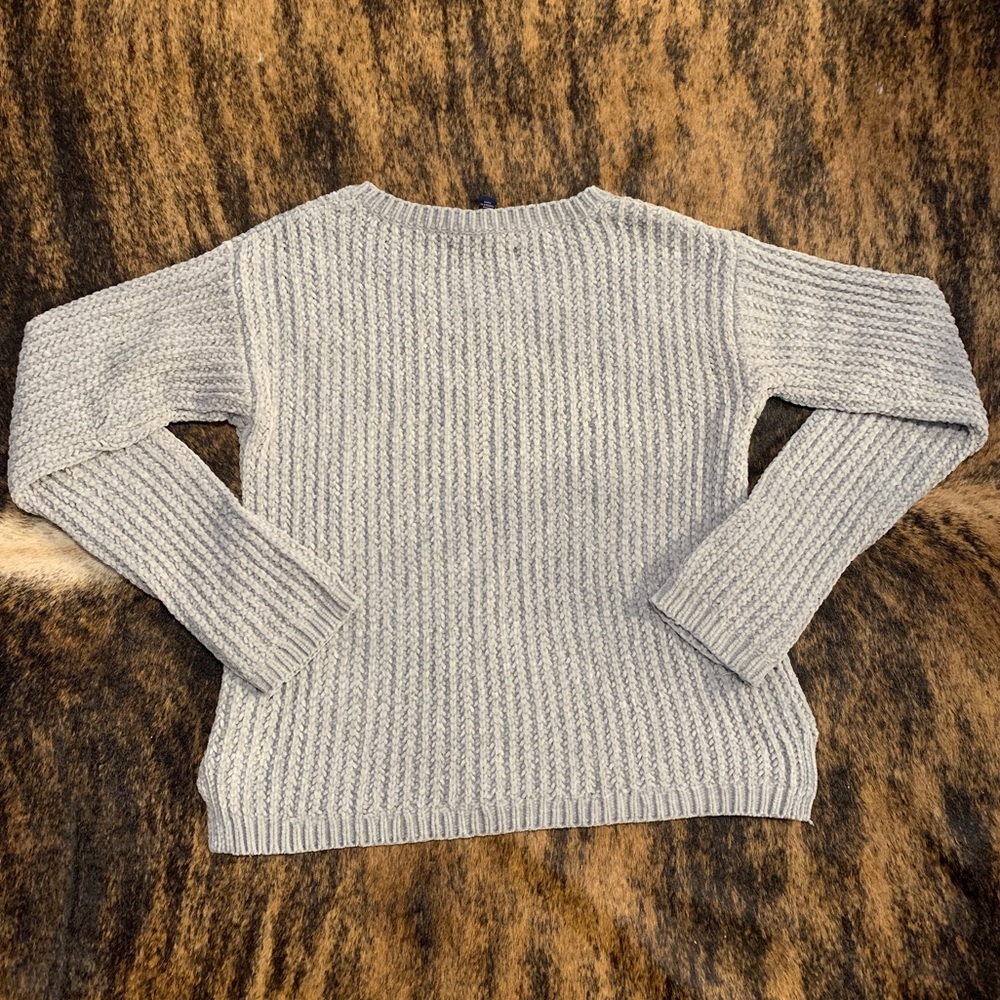 Aeropostale size Small light gray knit crew neck sweater with side slits - Picture 8 of 8